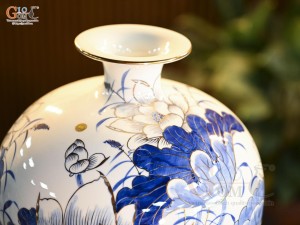 Bình hút lộc men lam vẽ hoa Sen, cao 33cm