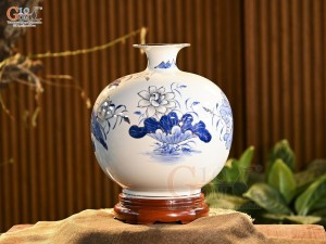 Bình hút lộc men lam vẽ hoa Sen, cao 33cm