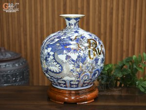 Bình hút lộc men lam vẽ Long Phụng sum vầy vẽ vàng, cao 35cm