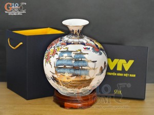 Bình hút lộc men lam vẽ màu cảnh Thuận Buồm Xuôi Gió vẽ vàng 24k in logo VTV, cao 35cm