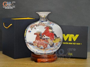 Bình hút lộc men lam vẽ màu nhị cảnh Tài Lộc vẽ vàng 24k in logo VTV, cao 35cm