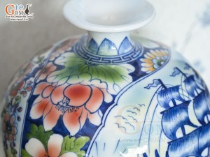 Bình hút lộc men lam vẽ Nhị cảnh viền hoa, cao 25cm