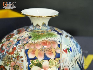 Bình hút lộc men lam vẽ Nhị cảnh viền hoa vẽ vàng 24k in logo VTV, cao 25cm