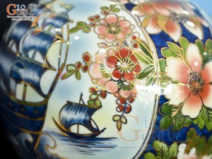 Bình hút lộc men lam vẽ Nhị cảnh viền hoa vẽ vàng 24k in logo VTV, cao 25cm