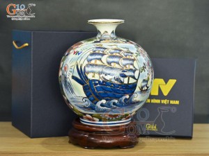 Bình hút lộc men lam vẽ Nhị cảnh viền hoa vẽ vàng 24k in logo VTV, cao 25cm