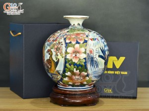 Bình hút lộc men lam vẽ Nhị cảnh viền hoa vẽ vàng 24k in logo VTV8, cao 25cm