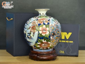 Bình hút lộc men lam vẽ Nhị cảnh viền hoa vẽ vàng 24k in logo VTV8, cao 25cm