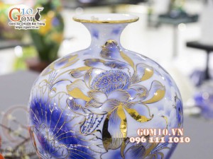 Bình hút lộc men lam vẽ vàng 24k, cảnh vẽ Chép Sen Phú Quý, cao 30cm