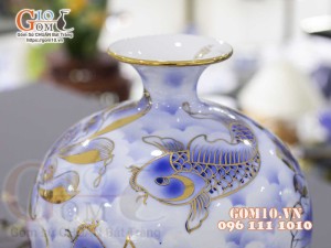 Bình hút lộc men lam vẽ vàng 24k, cảnh vẽ Chép Sen Phú Quý, cao 30cm