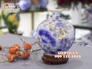 Bình hút lộc men lam vẽ vàng 24k, cảnh vẽ Chép Sen Phú Quý, cao 35cm