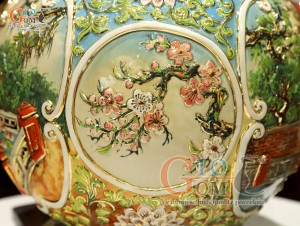 Bình hút lộc men loang xanh đắp nổi nhị cảnh Hà Nội vẽ vàng 24k, cao 35cm