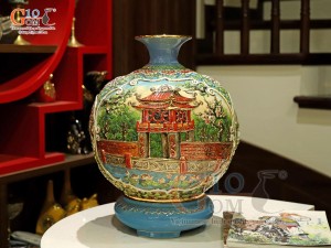 Bình hút lộc men loang xanh đắp nổi nhị cảnh Hà Nội vẽ vàng 24k, cao 35cm