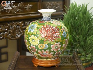 Bình hút lộc men màu cảnh cá Chép Liên Hoa vẽ vàng 24k nền xanh lá, cao 35cm