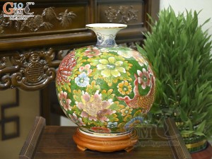 Bình hút lộc men màu cảnh cá Chép Liên Hoa vẽ vàng 24k nền xanh lá, cao 35cm