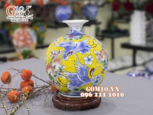 Bình hút lộc men màu, cảnh Lộc Hạc Phú Quý, nền vàng cao 30cm