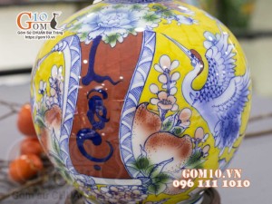 Bình hút lộc men màu, cảnh Lộc Hạc Phú Quý, nền vàng cao 30cm