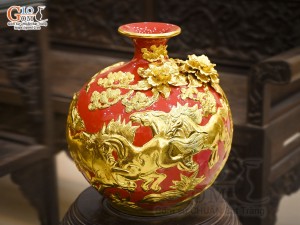 Bình hút lộc men màu đắp nổi Mã Đáo Thành Công dát vàng 24k, nền đỏ cao 30cm