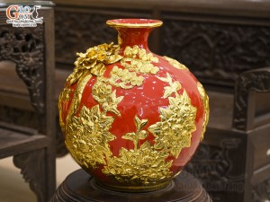 Bình hút lộc men màu đắp nổi Mã Đáo Thành Công dát vàng 24k, nền đỏ cao 30cm