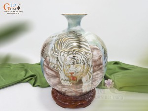 Bình hút lộc men màu cảnh Mãnh Hổ Đại Bàng vẽ vàng 24k, cao 35cm