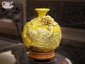 Bình hút lộc men màu đắp nổi Công Đào Phú Quý dát vàng 24k, nền vàng cao 24cm