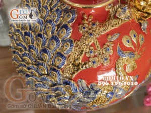 Bình hút lộc men màu đắp nổi Công Đào vẽ vàng 24k, cao 30cm