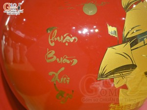 Bình hút lộc men màu đỏ cảnh Thuận Buồm Xuôi Gió vàng kim, cao 26cm