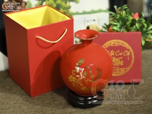 Bình hút lộc men màu đỏ họa tiết chữ Lộc vàng kim, cao 18cm