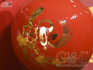 Bình hút lộc men màu đỏ họa tiết chữ Lộc vàng kim, cao 18cm