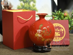 Bình hút lộc men màu đỏ họa tiết chữ Lộc vàng kim, cao 18cm Bình hút lộc men màu đỏ họa tiết chữ Lộc vàng kim, cao 18cm