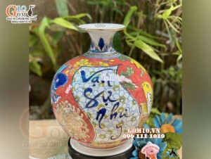 Bình hút lộc men màu nền đỏ vẽ vàng 24k, cảnh Vạn Sự Như Ý, cao 25cm