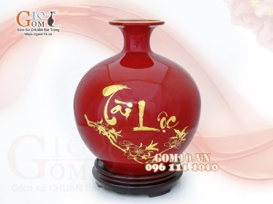 Bình hút lộc men màu, nền đỏ, vẽ vàng kim họa tiết Công đào, cao 30cm