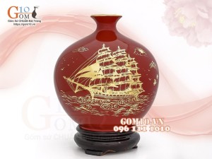 Bình hút lộc men màu, nền đỏ, vẽ vàng kim Thuận buồm Xuôi gió, cao 22cm 