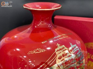 Bình hút lộc men màu, nền đỏ, vẽ vàng kim Thuận buồm Xuôi gió in logo, cao 35cm