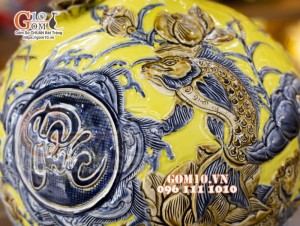 Bình hút lộc men màu, nền vàng đắp nổi Phú Quý Tài Lộc, cao 36cm