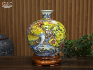 Bình hút lộc men màu nền vàng vẽ Kim Kê Đại Cát vẽ vàng, cao 30cm