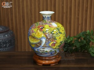 Bình hút lộc men màu nền vàng vẽ Kim Kê Đại Cát vẽ vàng, cao 30cm