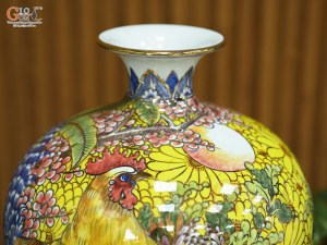 Bình hút lộc men màu nền vàng vẽ Kim Kê Đại Cát vẽ vàng, cao 30cm