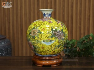 Bình hút lộc men màu nền vàng vẽ Kim Kê Đại Cát vẽ vàng, cao 30cm