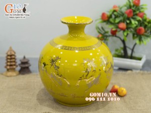 Bình hút lộc men màu, nền vàng, vẽ vàng kim Mã Đáo Thành Công, cao 30cm