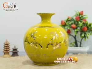 Bình hút lộc men màu, nền vàng, vẽ vàng kim Mã Đáo Thành Công, cao 30cm