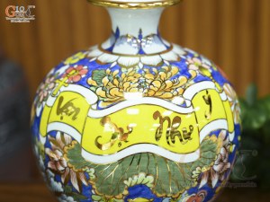 Bình hút lộc men màu nền xanh, cảnh Vạn Sự Như Ý vẽ vàng, cao 25cm