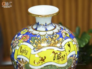Bình hút lộc men màu nền xanh, cảnh Vạn Sự Như Ý vẽ vàng, cao 25cm