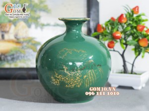 Bình hút lộc men màu, nền xanh lục, họa tiết Mã đáo Thành công vàng kim, cao 22cm