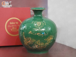 Bình hút lộc men màu, nền xanh lục, vẽ vàng kim họa tiết Công đào, in logo, cao 27cm