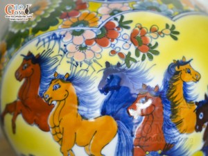 Bình hút lộc men màu Nhị cảnh Tài Lộc nền vàng, cao 23cm