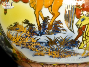 Bình hút lộc men màu Nhị cảnh Tài Lộc nền vàng vẽ vàng 24k in logo VTV8, cao 23cm