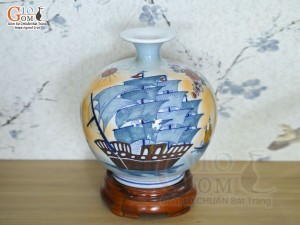 Bình hút lộc men màu Nhị cảnh Thuận Buồm Xuôi Gió và Mã Đáo Thành Công nền vàng, cao 23cm