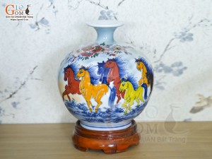 Bình hút lộc men màu Nhị cảnh Thuận Buồm Xuôi Gió và Mã Đáo Thành Công nền vàng, cao 23cm