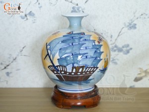 Bình hút lộc men màu Nhị cảnh Thuận Buồm Xuôi Gió và Mã Đáo Thành Công nền vàng, cao 23cm