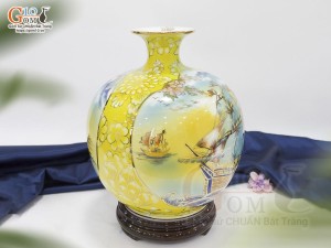 Bình hút lộc men màu nhị cảnh Thuận Buồm Xuôi Gió và Song Mã Phi Thiên vẽ vàng 24k nền vàng, cao 30cm